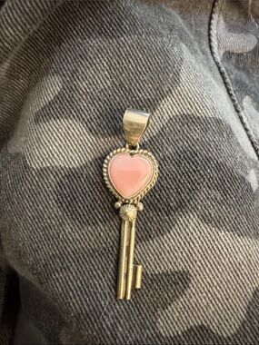 925 silver native made  Key Pendant Necklace with Pink conch Heart Center